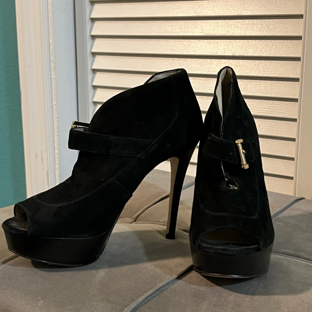 Michael Michael Kors Eboni Bootie Bordeaux
Black Suede